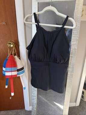 Lands' End Black keyhole tankini top - size 20 - excellent condition!